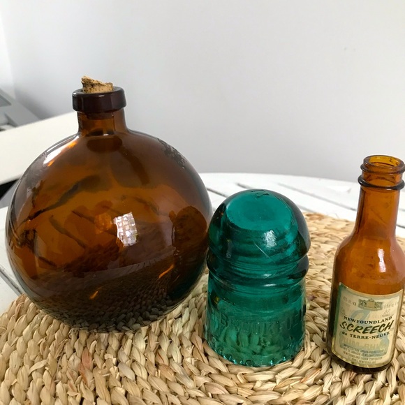 Set of three antique glass bottles - Picture 1 of 6